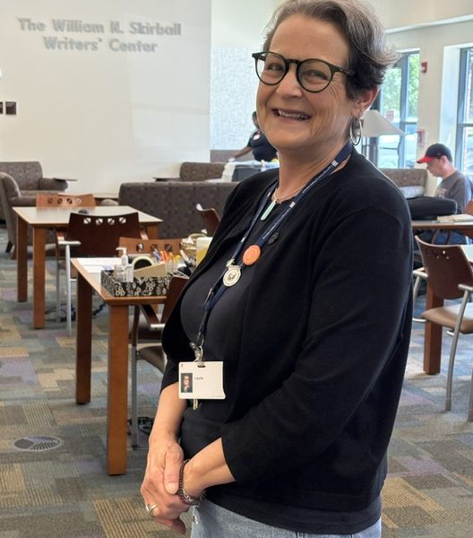 Laurie Kincer, champion of Cleveland writers, retires
